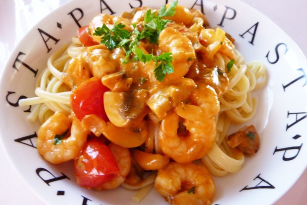 Linguini mit Königsgarnelen in Tomatensauce