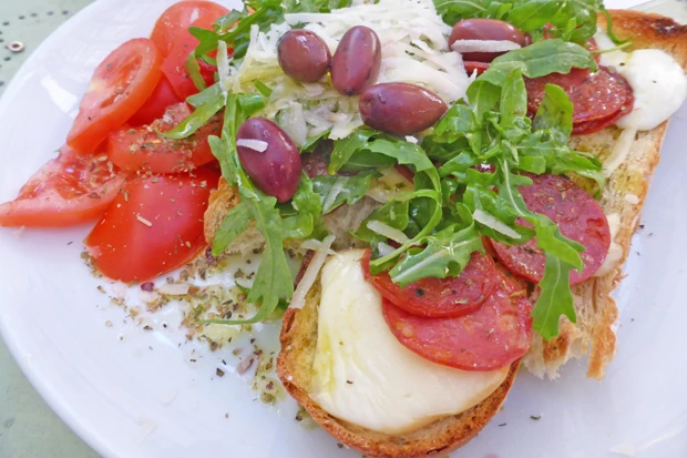 Bruschetta Salami