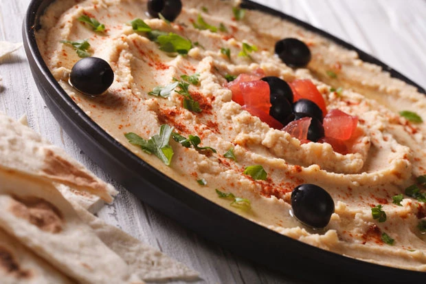 Hummus mit Tomatenpesto