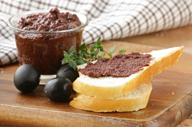 Olivenaufstrich mit schwarzen Oliven