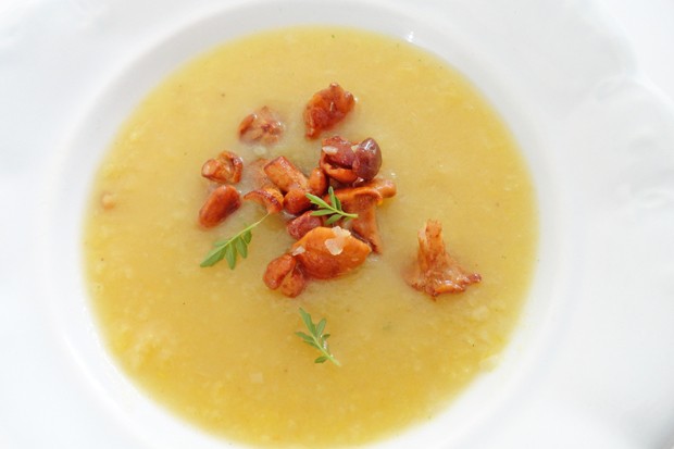 Kartoffelsuppe mit Eierschwammerl