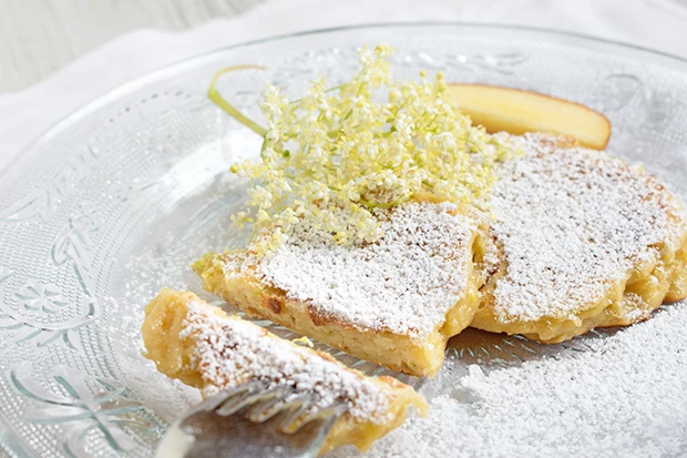 Hollerbl&uuml;ten-Apfelkuchen