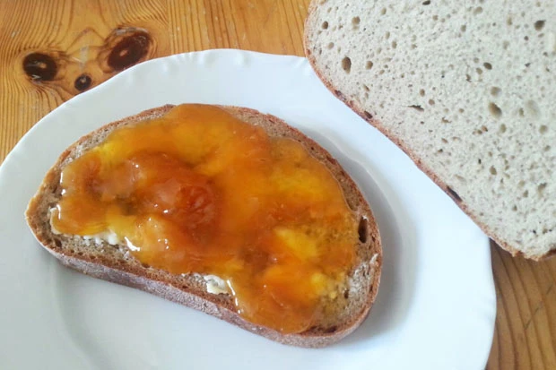 Marillenmarmelade mit Rosmarin und Limette
