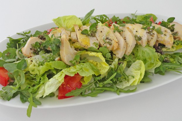 Hühnerbrust mit Blattsalat