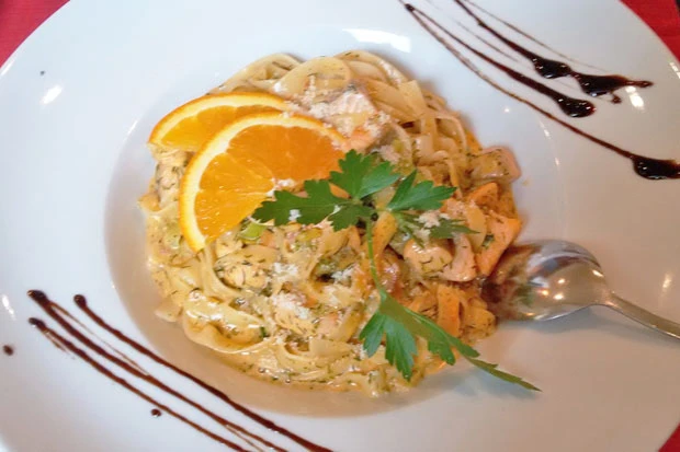 Tagliatelle mit Lachs-Oberssauce