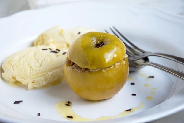 Brat&auml;pfel mit Eis und Honig