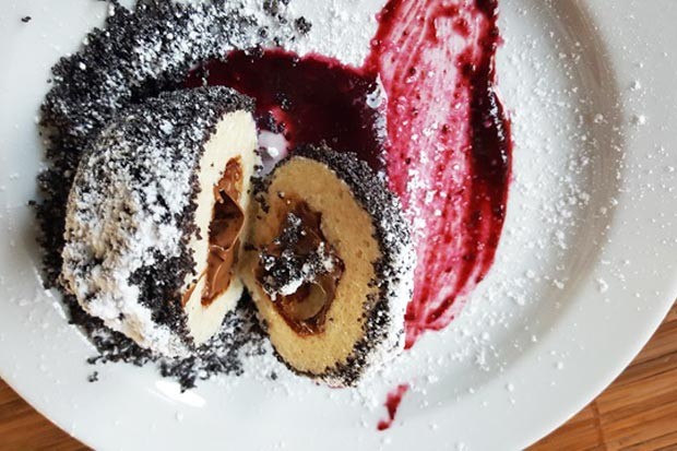 Nougatknödel mit Fruchtspiegel
