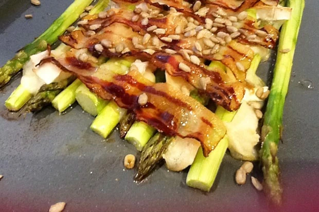 Spargel mit Schafk&auml;se und Speck