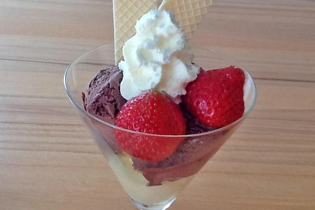 Glitzer Eisbecher