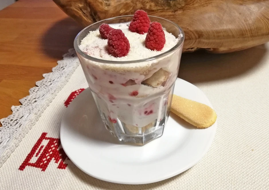 Himbeer-Tiramisu mit Kokos