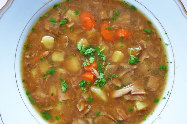 Omas Erdäpfelsuppe
