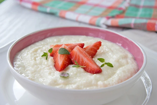 Erdbeeren mit Vanille-Grie&szlig;-Creme