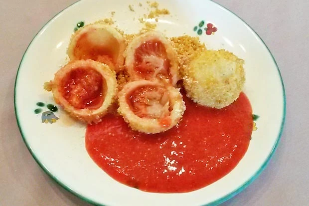 Erdbeerkn&ouml;del mit Erdbeersauce