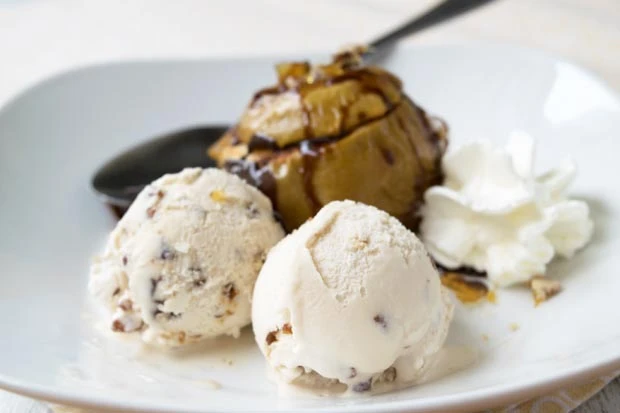 Ofenquitten mit Eis