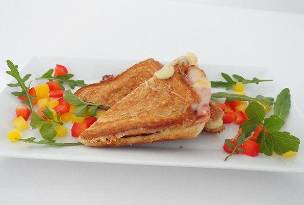 Toast mit Schinkenkäsefüllung