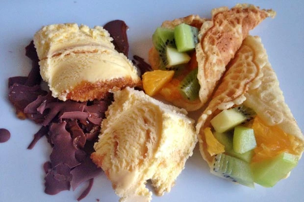 Obsthörnchen mit Eis