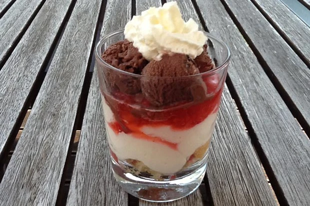 Erdbeermascarponecreme mit Schokoeis