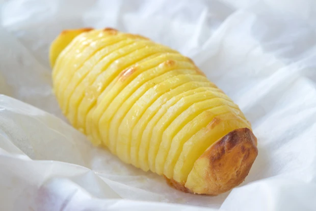 Knuspriger Kartoffel im Griller