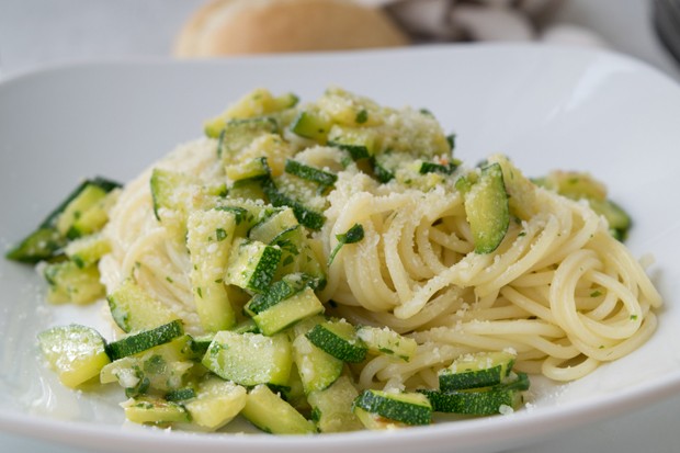 Zucchini-Zitronen-Nudeln