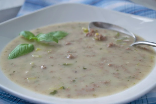 Käse-Lauchsuppe mit Faschiertem