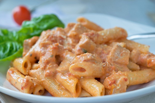 Nudeln mit Lachs-Sahne-Sauce