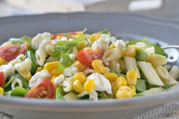 Nudelsalat mit Schafk&auml;se