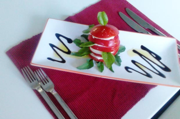 Capreseturm - Tomaten-Mozzarella-Turm