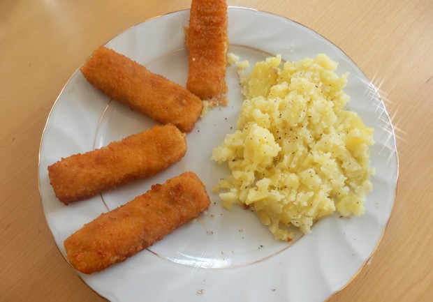 Fischstäbchen mit Kartoffelstampf