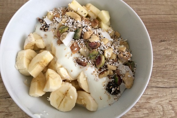 Joghurt mit Apfel Banane