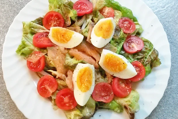 Salat mit Räucherlachs