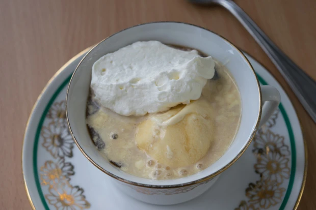 Eiskaffee mit Schuss