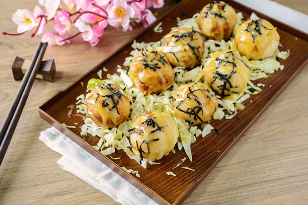 Takoyaki - Oktopus in Teigbällchen