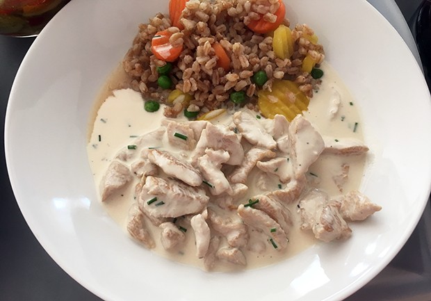 Putengeschnetzeltes mit Dinkelreis und Gemüse