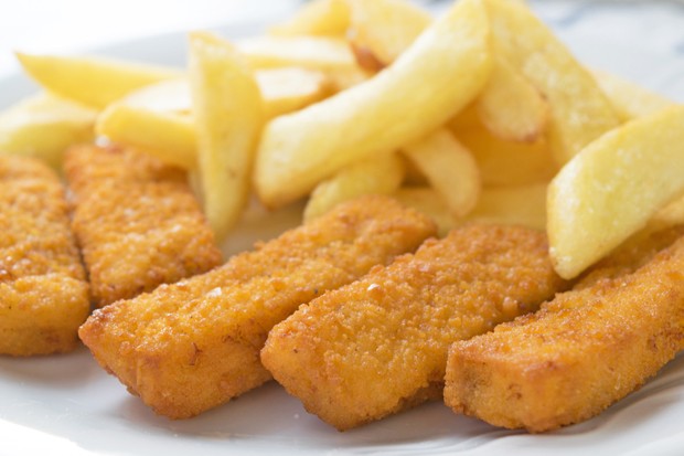 Fischstäbchen mit Pommes