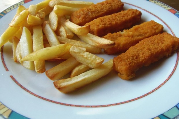 Fischstäbchen mit Pommes