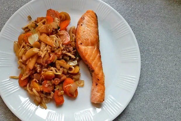 Wokgem&uuml;se mit Eiernudeln