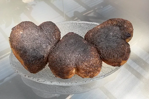 Herzkrapfen mit Powidl und Mohn