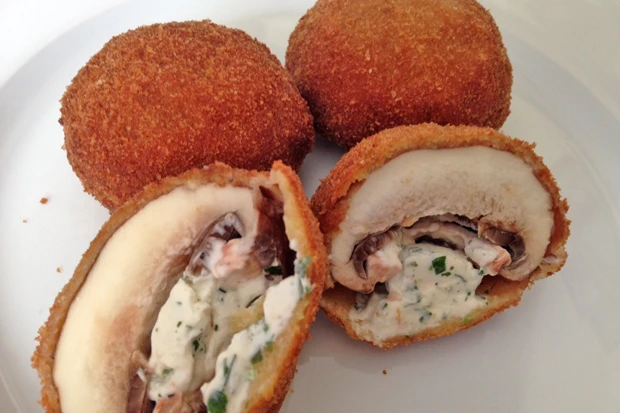 Gef&uuml;llte und gebackene Champignons