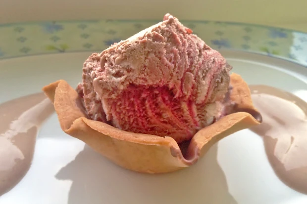 Keksschale mit Eis