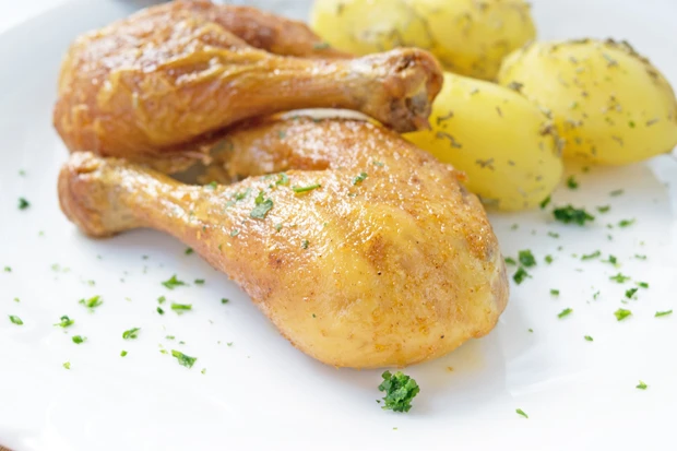 H&uuml;hnerschenkel auf Rosmarinkartoffel