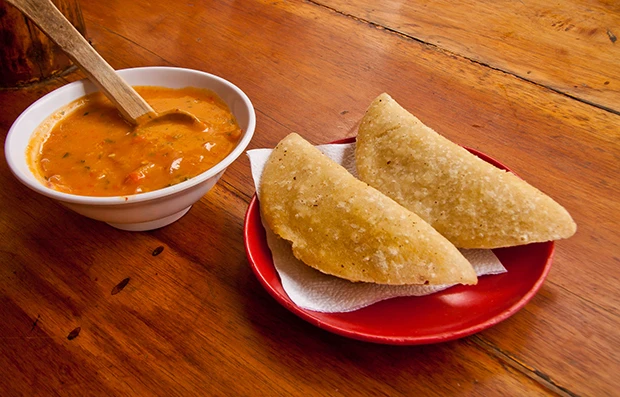 Empanadas de Morocho mit Chilisauce