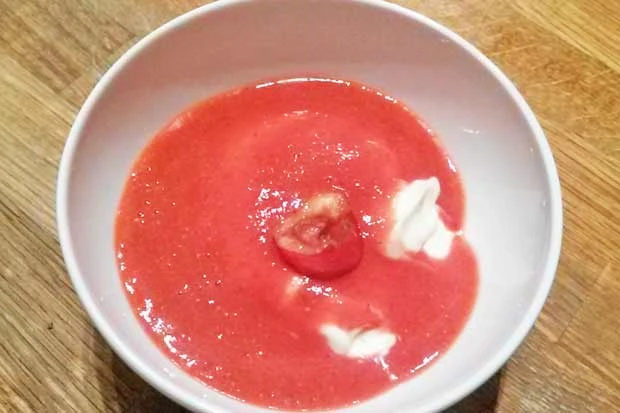 Topfencreme mit Erdbeeren