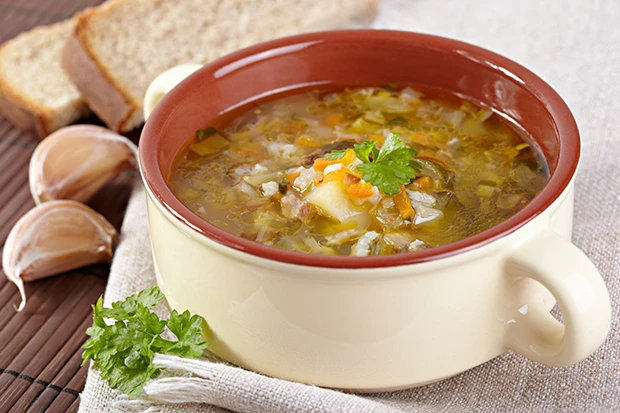 Rassolnik- Russische Salzgurkensuppe
