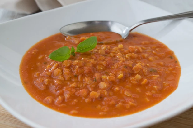 Rote Linsen-Kokos-Suppe