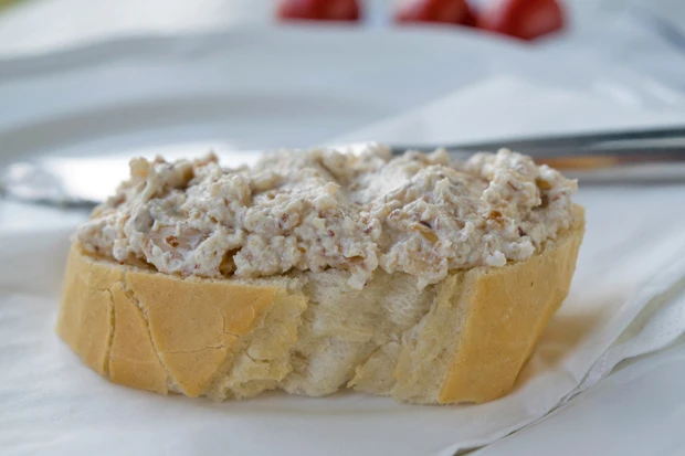 Zwiebel-Nuss-Aufstrich