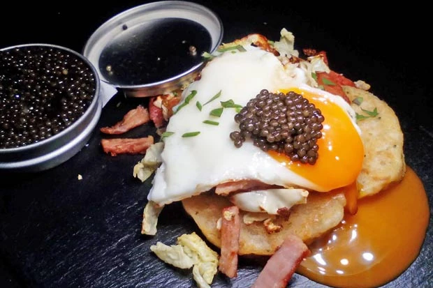 Kn&ouml;del mit Ei de luxe - mit Kaviar