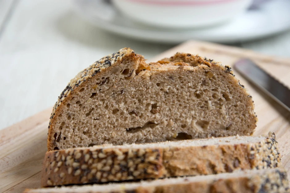 Vollkornbrot aus Dinkelvollkornmehl mit Sesam
