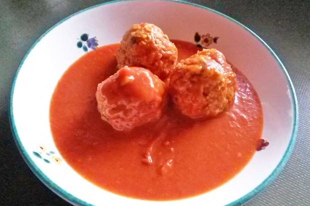 Tomatensauce mit Fleischbällchen
