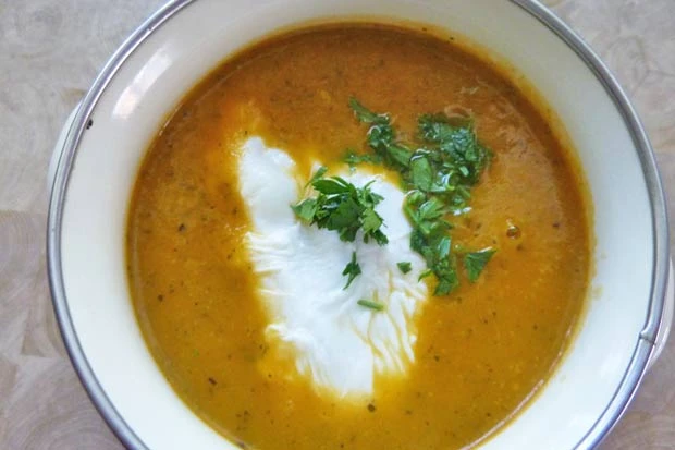 Zucchini-Paradeissuppe