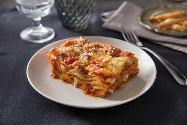 Klassische Lasagne mit Sauce Bolognese